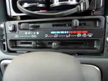 ハイゼットのスピードメータ打ち替えとエアコンパネルLED化 エアコンパネルは電球をLED化。光ムラが出るので遮光フィルムで明るさを調整しています。
