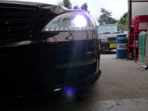 W221 Mercedes Benz のヘッドライトウィンカー修理・・・断念！