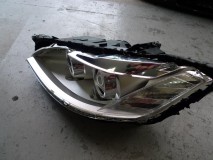 W221 Mercedes Benz のヘッドライトウィンカー修理・・・断念! インナーはウエスでもOKですがエアーの方が断然早いです。内部にもかなり水が溜まっているのでストーブの前で乾燥させます。