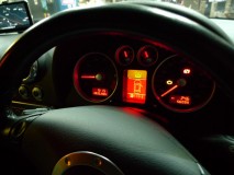 AUDI TTのヘッドライトHID化 作業を始めようとしたら、EGチェックランプが点灯していました。消しましょう。