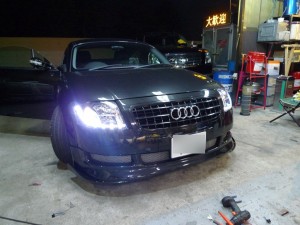 AUDI TTのヘッドライトHID化