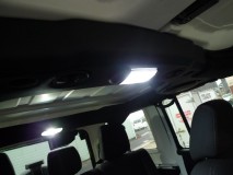 JEEP WRANGLER ジープ ラングラー のHID・LED化 室内灯も3つしか付いていないので、なるべく明るいものに交換しました。