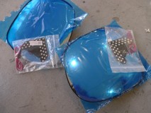  続いては流れるミラーウィンカーの加工です。ミラー本体を分解し、流れるタイプのLED基盤を埋め込んでいきます。 