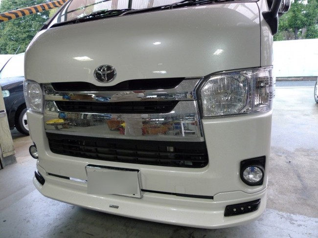 4型ハイエースのウェルカムランプとアウターハンドルイルミ施工 4型ハイエースのウェルカムランプとアウターハンドルイルミ施工