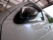 4型ハイエースのウェルカムランプとアウターハンドルイルミ施工 後はLEDを固定して配線すれば完了。