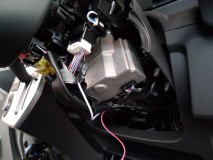 ウェイクのスマートキー連動セキュリティーVIPER330V施工 セキュリティーのことなので詳細は明記しませんが、スモールアンサーバックはコラムスイッチに追加。AUTOポジションでもスモール点灯します。