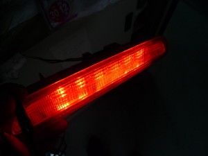 200系ハイエースのハイマウントストップランプ修理