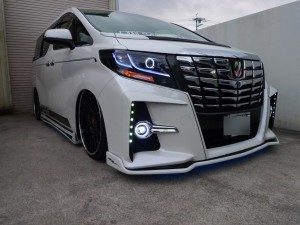 30アルファードのヘッドライト加工
