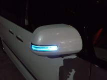  今回の商品はウェルカムランプ未実装でしたので、ミラー下に追加しました。使ったLEDはデイライト用のものです。 