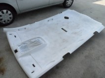  持ち込み頂いた状態では下塗りが斑だったため、このまま施工してしまうと仕上がりに大きく影響してしまいます。 