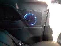 エスティマのスピーカーリングリアの施工 LEDの密度を上げて向きを変更しました。