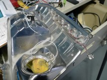 キャデラック エスカレードのヘッドライト加工(日本仕様改善) 元々のLEDを外してNeoPixel RGBを取付・配線しました。