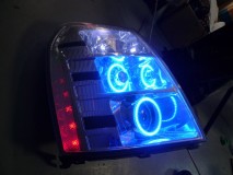キャデラック エスカレードのヘッドライト加工(日本仕様改善) 車両のグリルに青色LEDがあるということなので、リングも青色をチョイスしました。
