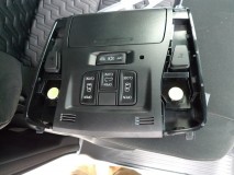  今回は室内灯全てに正面発光LEDを使いました。1個600円ですがかなり明るいです。また純正球と交換するだけなので非常に簡単です。 