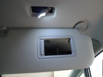  バニティは側面発光LED。こちらも電球を交換するだけなので非常に便利です。 