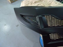  アクリルの蓋を外すとテープLEDが1本内蔵されていました。 