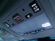 ランドクルーザー 200 の エアコンパネル他スイッチ類全LED打ち替え(色替え) 天井スイッチも施工しています。今回はダウンライトを青色に変更しました。
