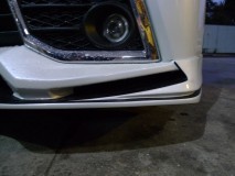 30ヴェルファイアのLED加工いろいろ・・・。 今回持ち込みでデイライトを取り付けしました。グリルの開口部にLEDを取付します。