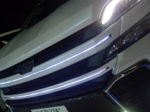 30ヴェルファイアのLED加工いろいろ・・・。 LEDを仕込んで発光させました。なかなかいい感じです。
