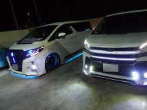 30ヴェルファイアのLED加工いろいろ・・・。 30系アルファードのお客様も来られて、一緒に記念撮影。どちらもTeam「Frespo」に属し、自作系No.1だと思います。