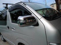 ハイエースのヘッドライトHID・フォグランプLEDとミラーカバー取付 ハイエースはミラーに電源を送るためにはバンパー脱着が必要