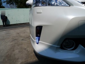 プリウスアルファのウィンカー部デイライト化