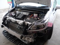  ヘッドライトを車両に戻した段階ですべての配線とチェックを完了し、緊張のエアロ戻しに臨みました。 