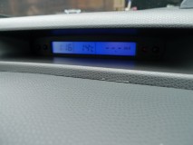 スイフトのLED打ち替え 液晶パネルはシートに着色されているため、ホワイトシートが必要です。