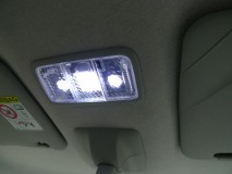  室内灯も面発光のLEDにしました。 