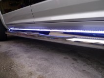  電源はフォグランプから分岐。点灯するとステンレスバンパーに強く反射。横の車両に気を使うほどの明るさ。 