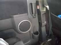 Delica D:5のリアスピーカー交換とデッドニング 続いてスピーカー交換。やはり内張りは全外しですね。
