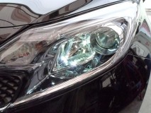 新型ノートのバルブ類全LED化作業 ハイビームは爆光のLEDを採用。サイズの問題で若干加工が必要でしたが、無事取り付けできました。