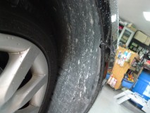 W221 ベンツSクラスのフルLED化作業 今回もポジションランプ変えるのもタイヤハウスからでした。ついでにフォグランプもアクセスできたので結果オーライです。フォグは爆光LEDですがキャンセラー必要です。