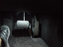 W221 ベンツSクラスのフルLED化作業 フロント足元も。
