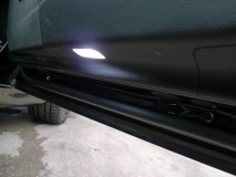 ベンツ CLS550 の各種LED化施工 ドア下は普通のLEDを使いました。