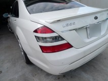 L55S ロリンザー仕様のSクラス 後期仕様改善 続いてテールランプ。前期は白い化粧板が…