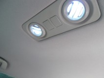200系クラウンの全バルブLED化 リアの室内灯はユニット外しにコツがあります。