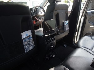メルセデスML350のリアモニター交換