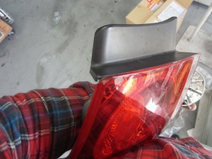 18クラウンのテール修理ですが・・・。