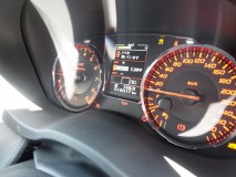 レガシィstiのスピードメーター打替え スバルはとにかくこだわるメーカーで、足回りだけのモデルチェンジなんかを平気でやってしまいます。おそらくこのスピードメーターの色にも開発者の並々ならぬこだわりがあるはずです。