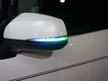 30アルファードのミラーウィンカー加工 車両配線が完了すればこんな綺麗なオーロラカラーが点灯します。当然色固定も可能なので、普段使いでもGOOD。施工キット販売中です。