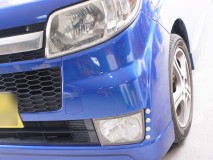 ゼストのデイライト取付 後はLEDを取り付けて配線をすれば完成ですが、フォグユニットの際を狙いすぎてLED固定できず、結局バンパー外すことになりました。