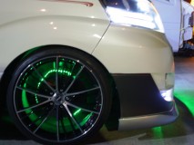 10系アルファードのピンストライプ施工 観覧車も入っています