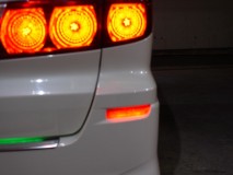 10系アルファードのピンストライプ施工 テールはフルLED、純正は花が開いたように光が拡散するので、非常に綺麗です