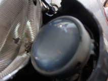 ポルシェのヘッドライトクリーニング レンズ以外にもプロジェクターのガラスも汚れていたため、掃除しました。
