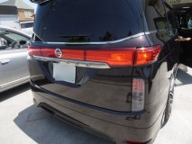 E52エルグランドのテール全灯化 今回の作業はいたってシンプルで、電球からLED化(ブレーキでも使える明るいT10)とブレーキ配線の追加です。