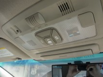 50エスティマのインパネ周りのLED打ち替え 相変わらず天井ユニットを外すのは根性が入ります。エイッと迷わず引っ張るのがコツですね。