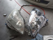 ゼロクラウンのヘッドライトレンズ交換とテール修理 ということで付属のブチルゴムを使用しました。
