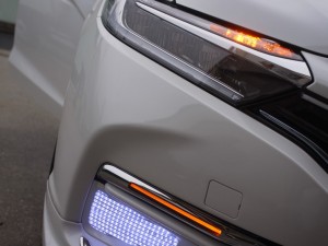 シャトルハイブリッドのフロントフォグカバー加工とデイライトデュアルカラー化