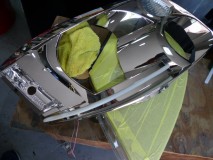 10後期アルファードのヘッドライト加工 ネオンチューブは溝を作って底にはめ込み、裏からセメダインXでしっかり固定すれば完成です。